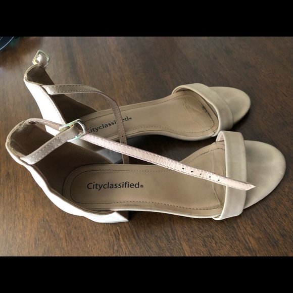 Light brown heels. Size 7. - Picture 2 of 3